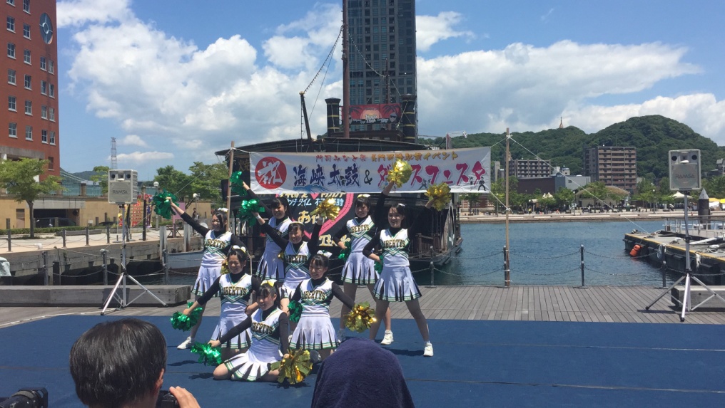 自由ケ丘高等学校 チアリーディング部 門司みなと祭りダンスフェスタに参加 自由ケ丘高等学校 チアリーディング部 門司みなと祭りダンスフェスタに参加
