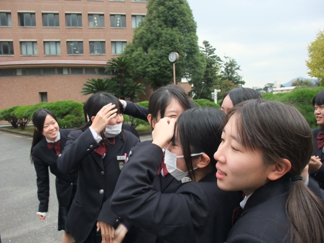 自由ケ丘高等学校 九州女子大学 九州女子短期大学推薦入試合格発表 喜ぶ生徒達 自由ケ丘高等学校 九州女子大学 九州女子短期大学推薦入試合格発表 喜ぶ生徒達