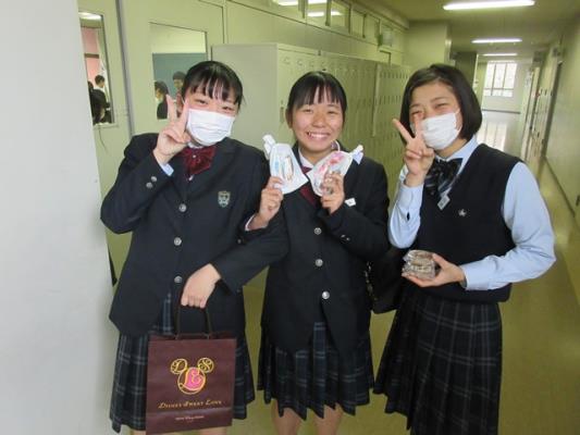 自由ケ丘高等学校 今では女の子同士で盛り上がります 自由ケ丘高等学校 今では女の子同士で盛り上がります
